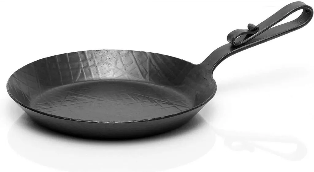 Helmensdorfer Eisenpfanne handgeschmiedet, schmiedeeiserne Pfanne mit Schnabelstiel 28 cm